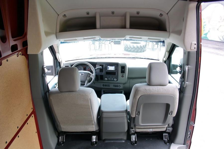  Nissan NV2500 HD 2012 года  (фото 17 из 38)